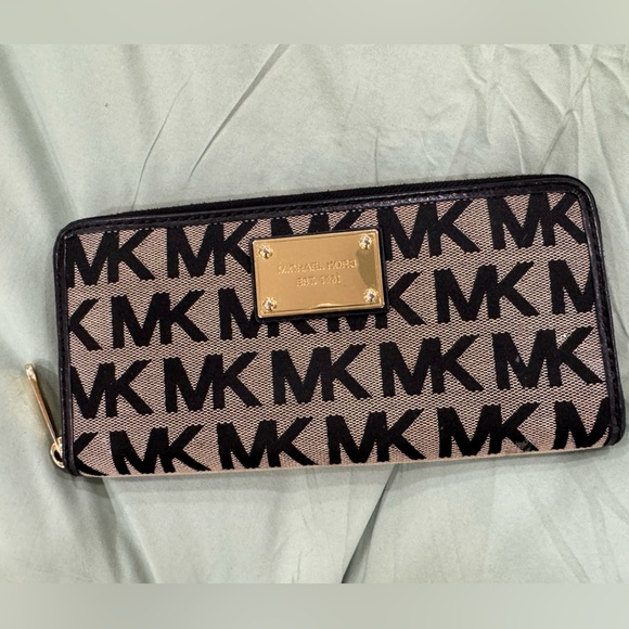 Michael Kors Handbags - Michael Kors Large Wallet